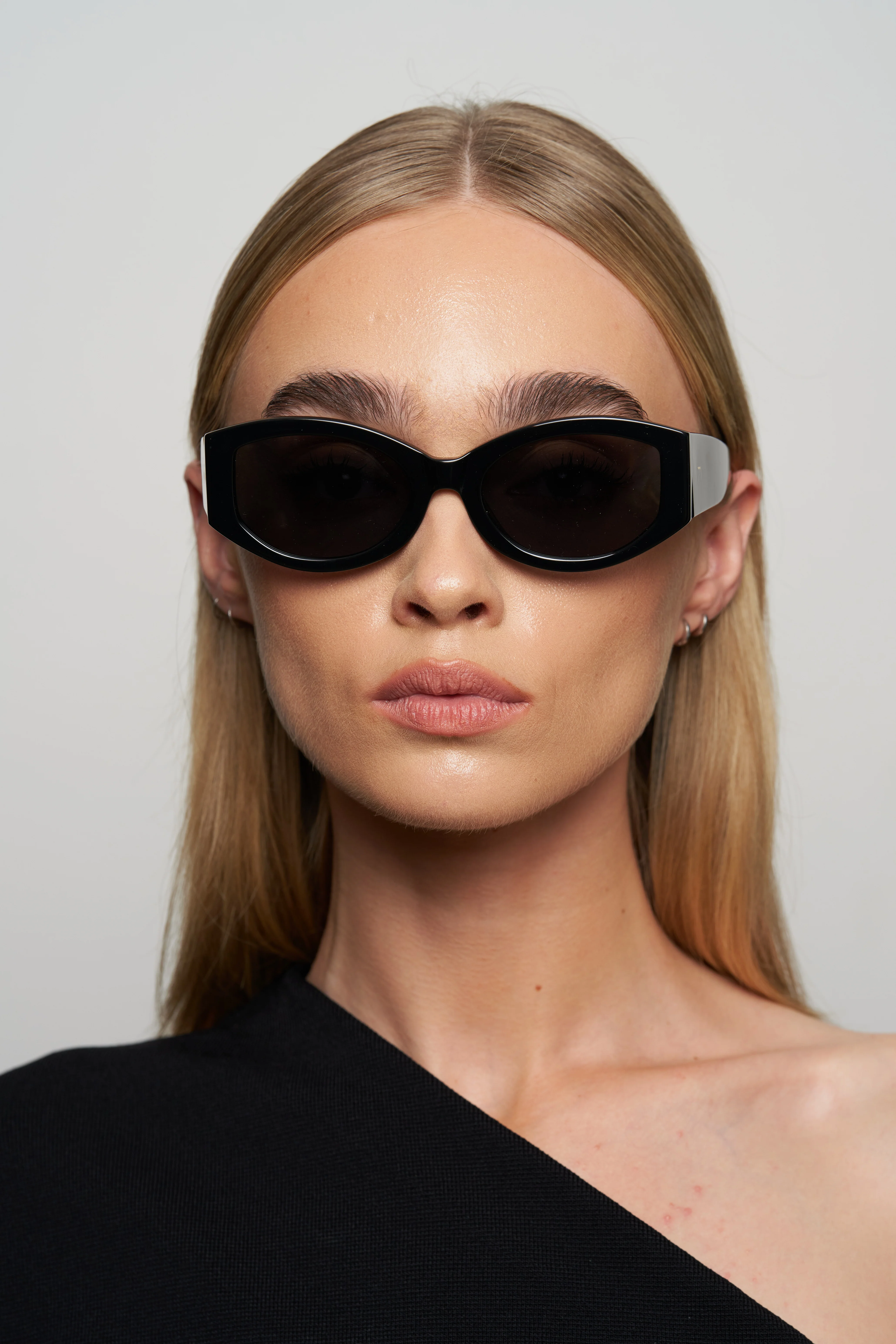 Jeannie in Gloss Black - Image 3