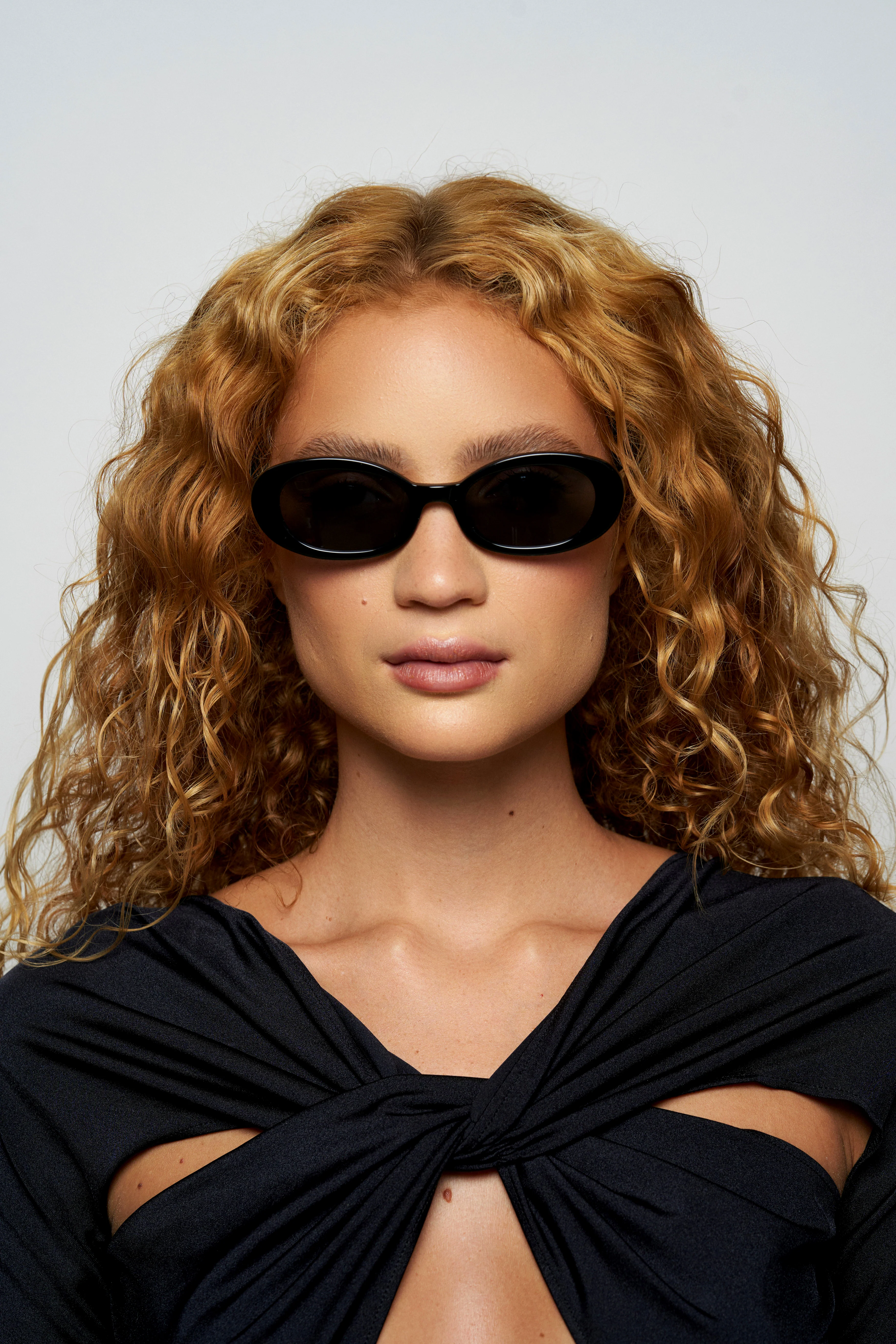 Lyric Leigh in Gloss Black - Image 3